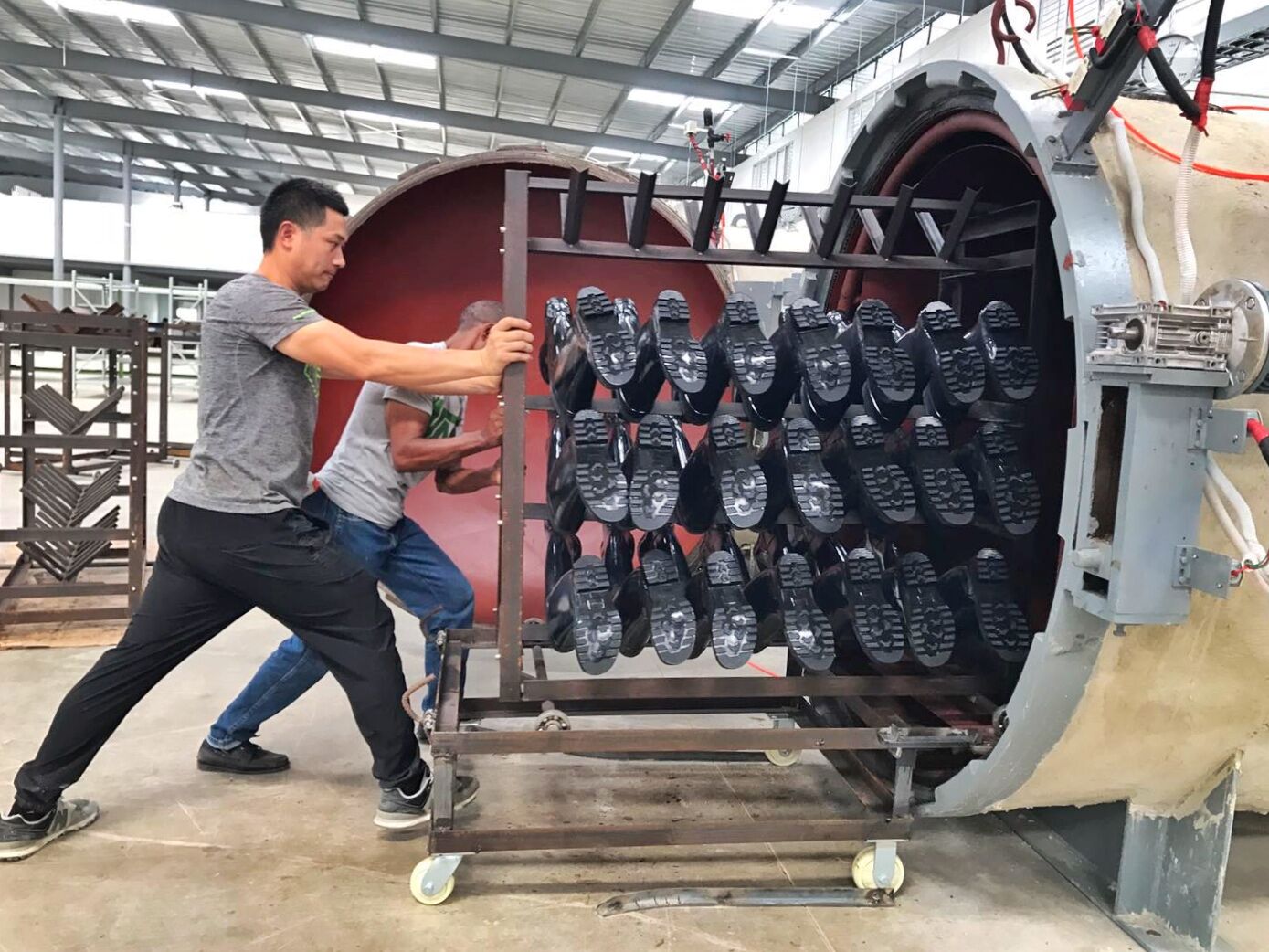 The Pilot Production of Ningshing’s Dominican Overseas Rubber Footwear Manufactu