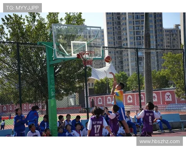 篮球点燃青春激情描绘拼搏梦想展现团队力量与不屈精神